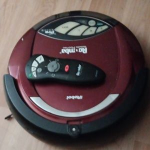I robot Roomba wit remote n fast charger